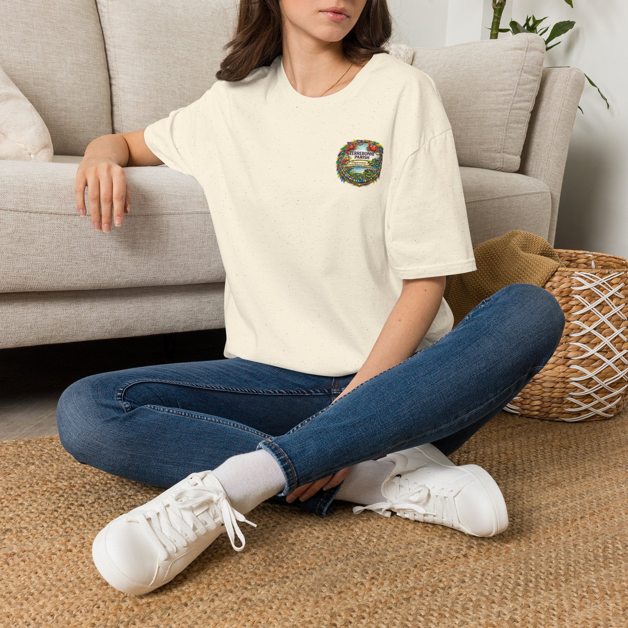 T-Shirt — Vintage Floral Crest “Find Your Paradise” Pocket Tee